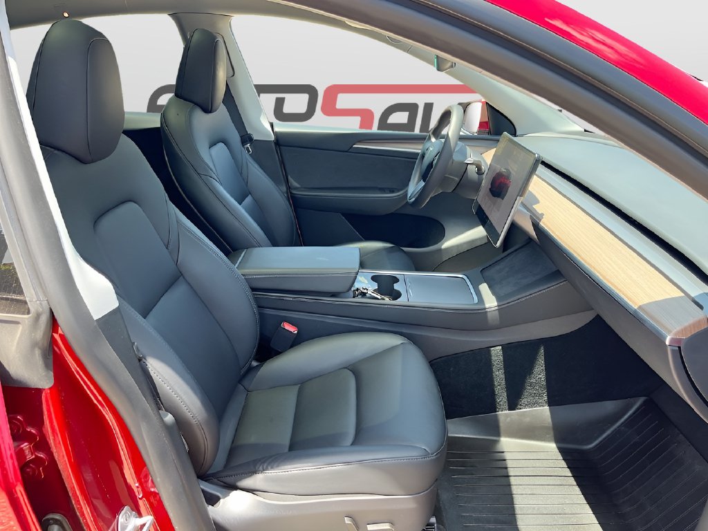 2024 Tesla Model Y photo 29 of 34
