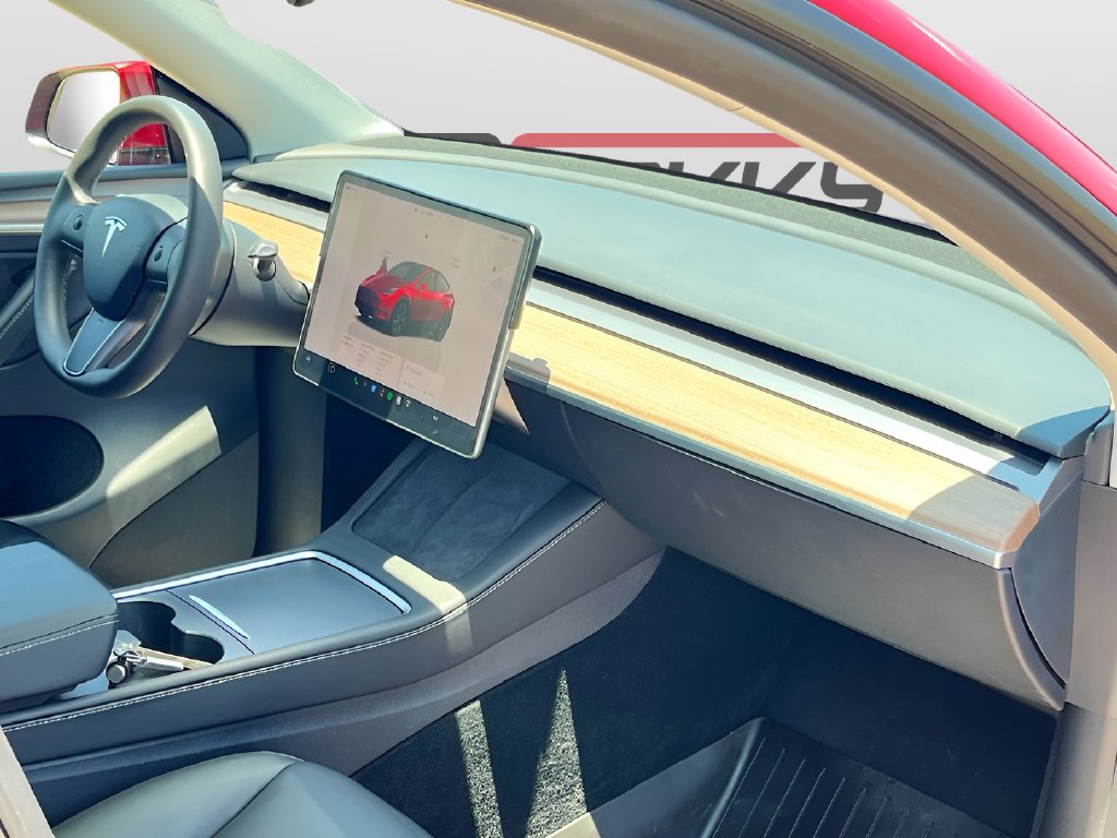 2024 Tesla Model Y photo 30 of 34
