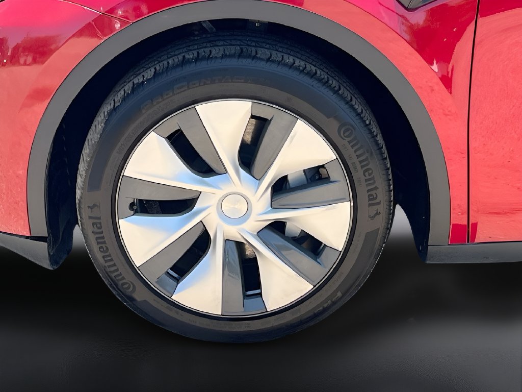 2024 Tesla Model Y photo 31 of 34