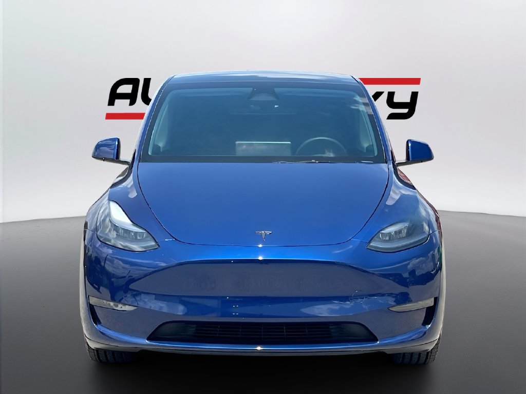 2025 Tesla Model Y photo 2 of 34