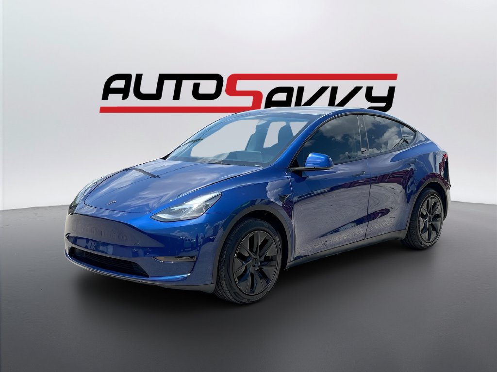 2025 Tesla Model Y photo 3 of 34
