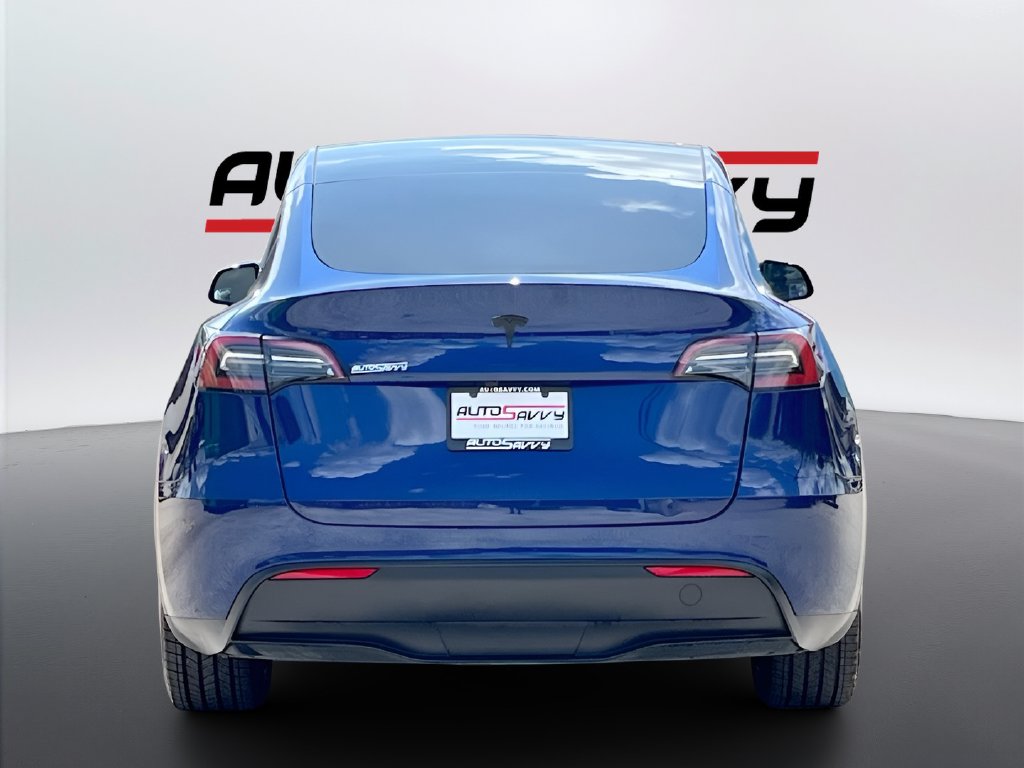 2025 Tesla Model Y photo 6 of 34