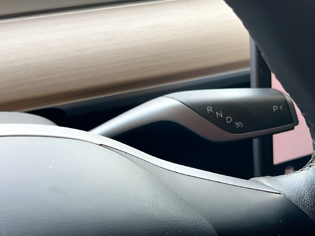2025 Tesla Model Y photo 17 of 34