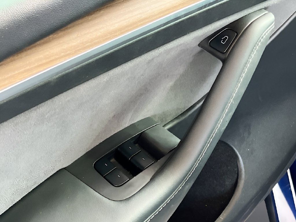2025 Tesla Model Y photo 18 of 34