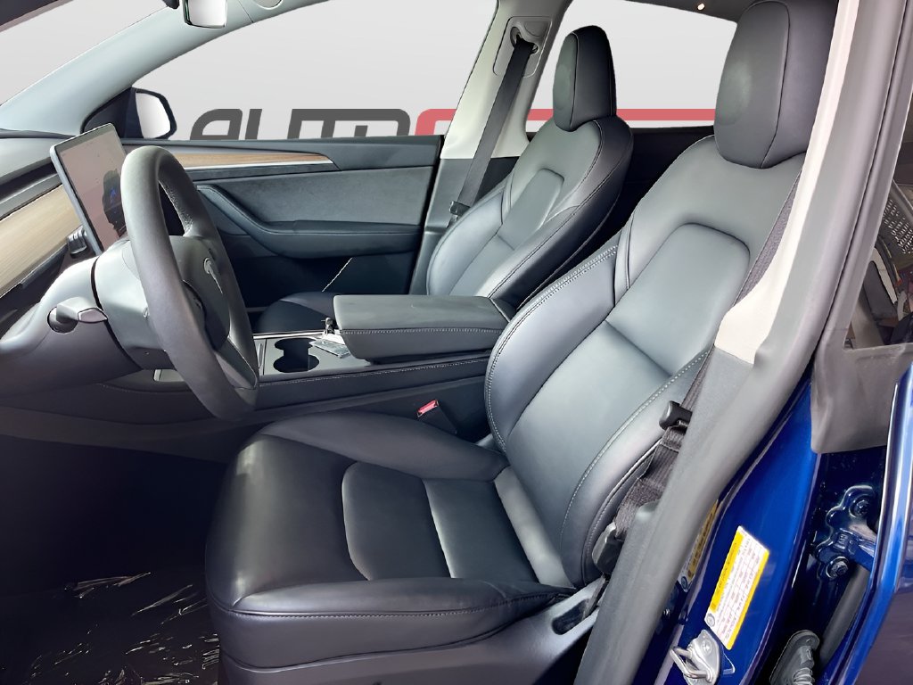 2025 Tesla Model Y photo 21 of 34