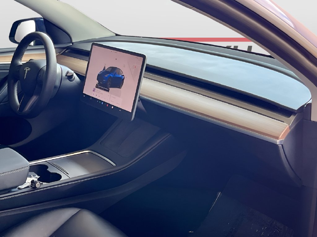 2025 Tesla Model Y photo 30 of 34
