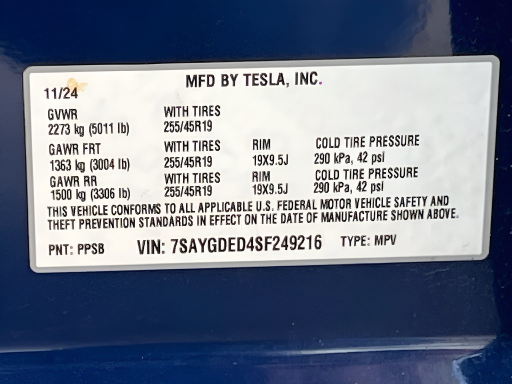 2025 Tesla Model Y photo 32 of 34
