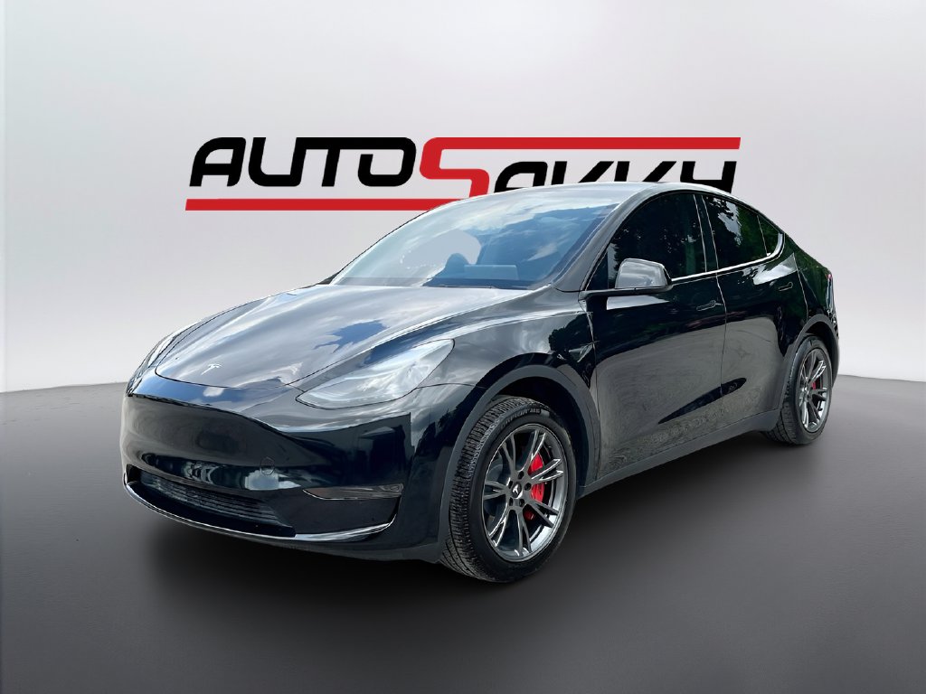 2025 Tesla Model Y photo 3 of 32