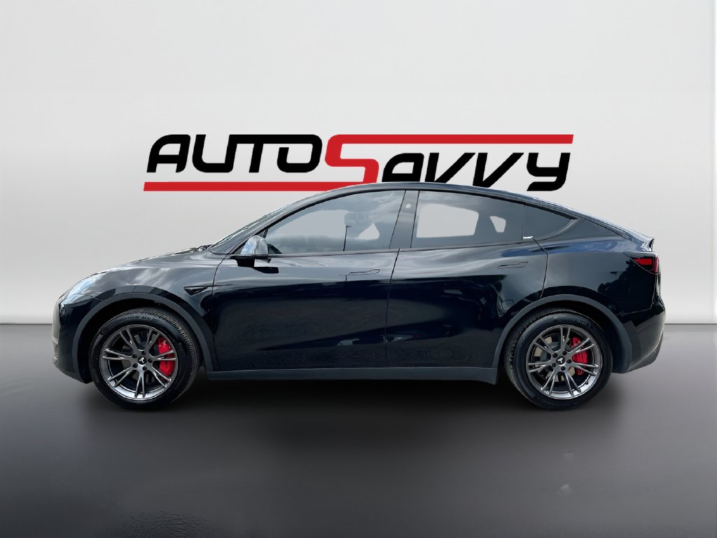 2025 Tesla Model Y photo 4 of 32