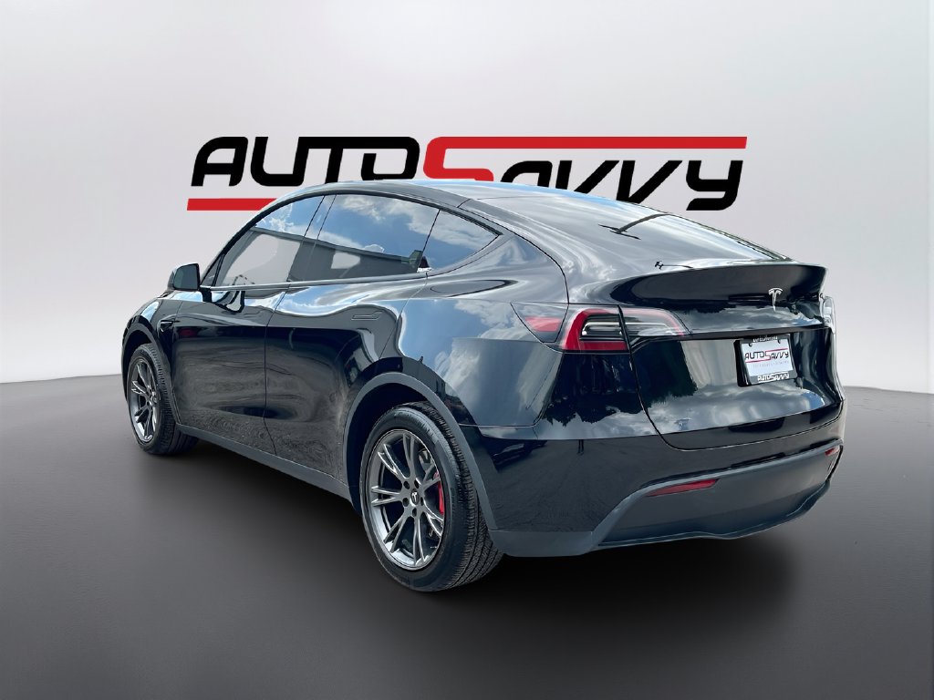 2025 Tesla Model Y photo 5 of 32