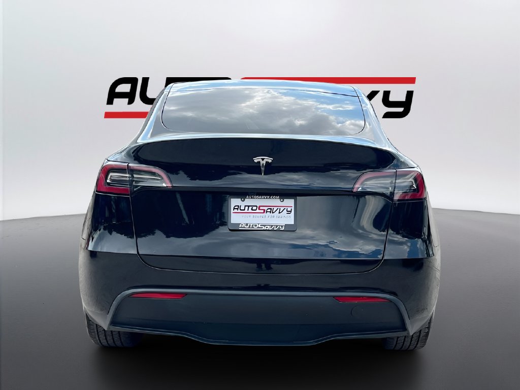 2025 Tesla Model Y photo 6 of 32