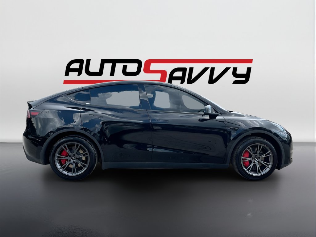 2025 Tesla Model Y photo 8 of 32