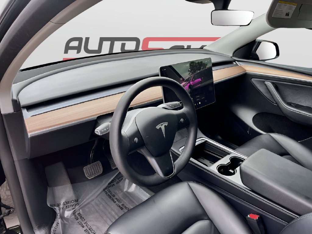 2025 Tesla Model Y photo 9 of 32