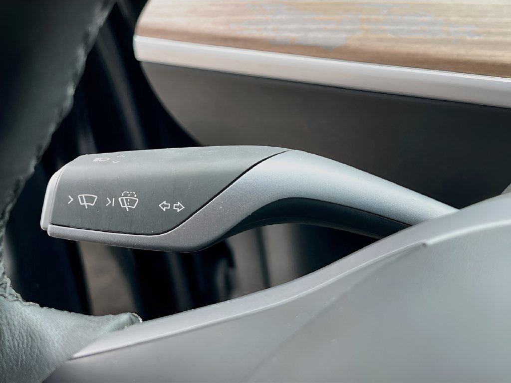 2025 Tesla Model Y photo 10 of 32