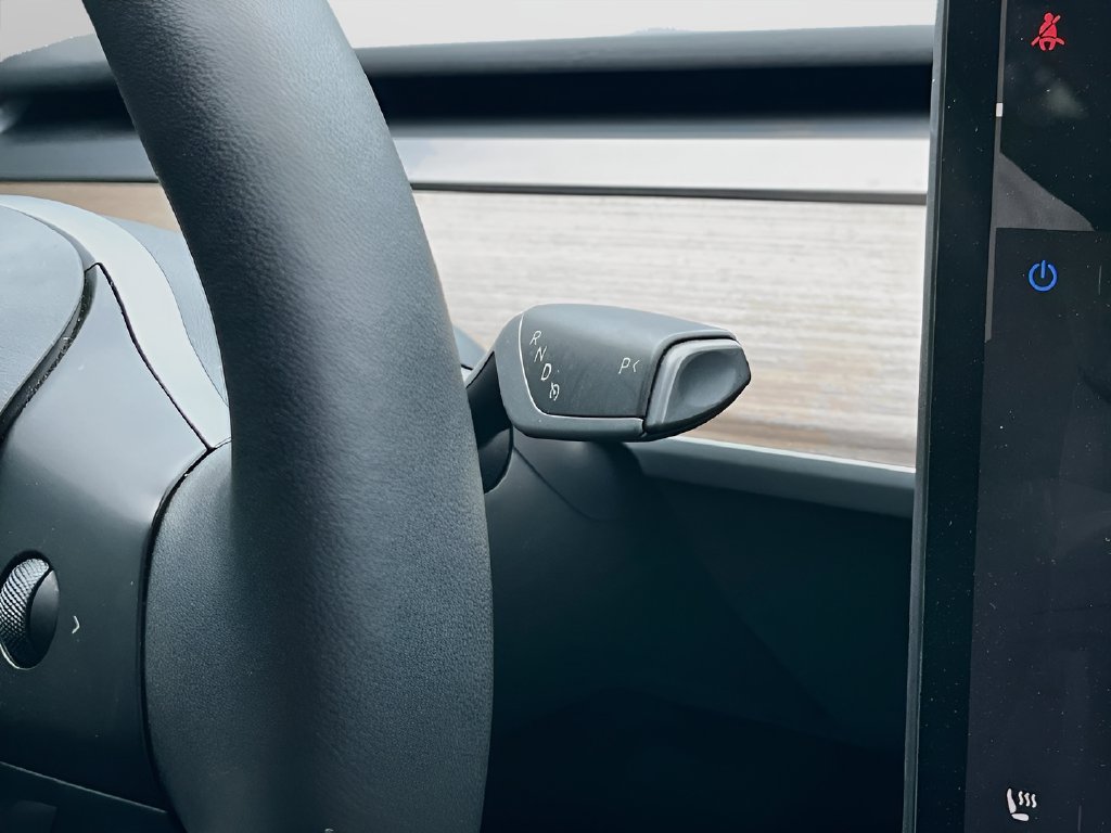 2025 Tesla Model Y photo 17 of 32