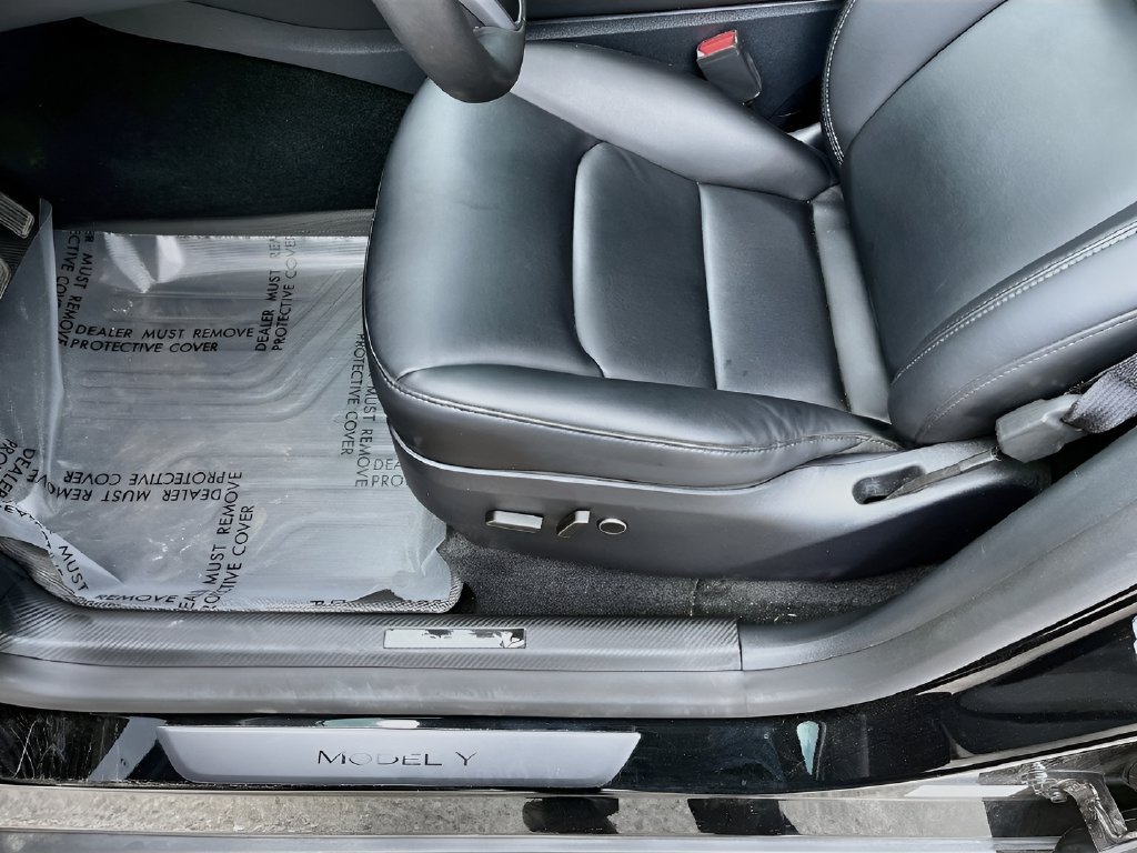 2025 Tesla Model Y photo 19 of 32