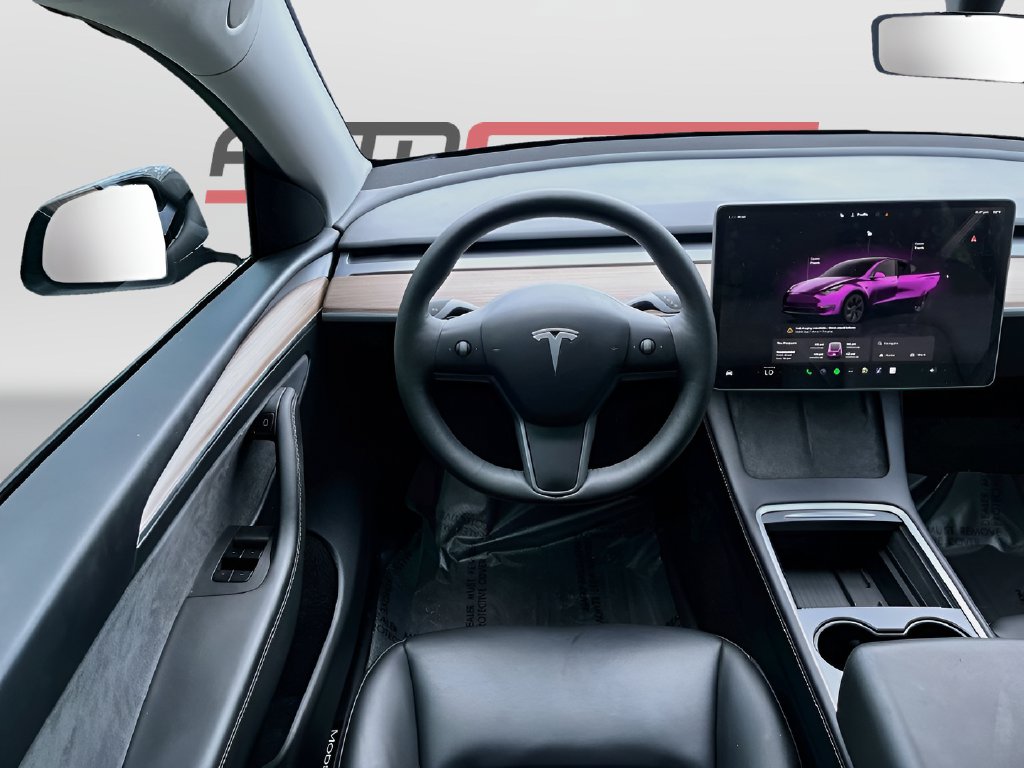 2025 Tesla Model Y photo 22 of 32