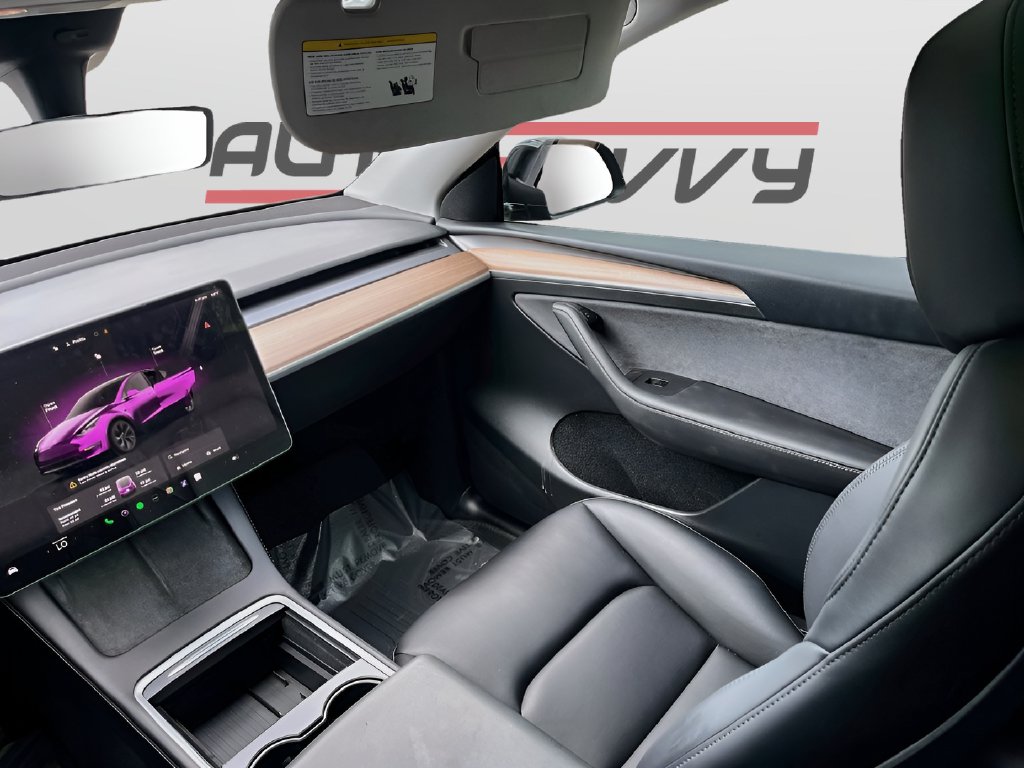 2025 Tesla Model Y photo 23 of 32
