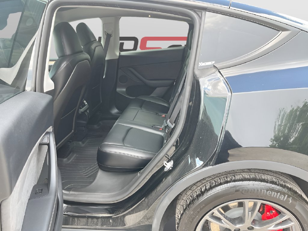 2025 Tesla Model Y photo 24 of 32