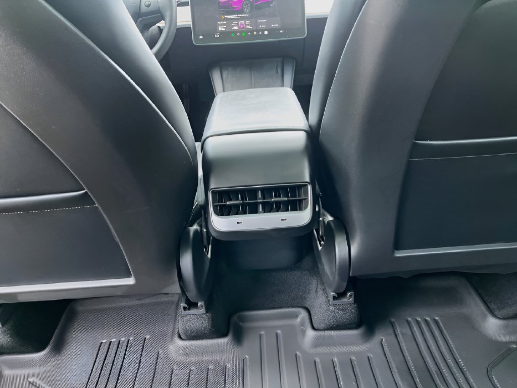 2025 Tesla Model Y photo 25 of 32