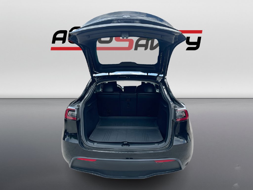 2025 Tesla Model Y photo 26 of 32