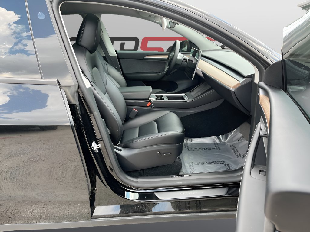 2025 Tesla Model Y photo 28 of 32