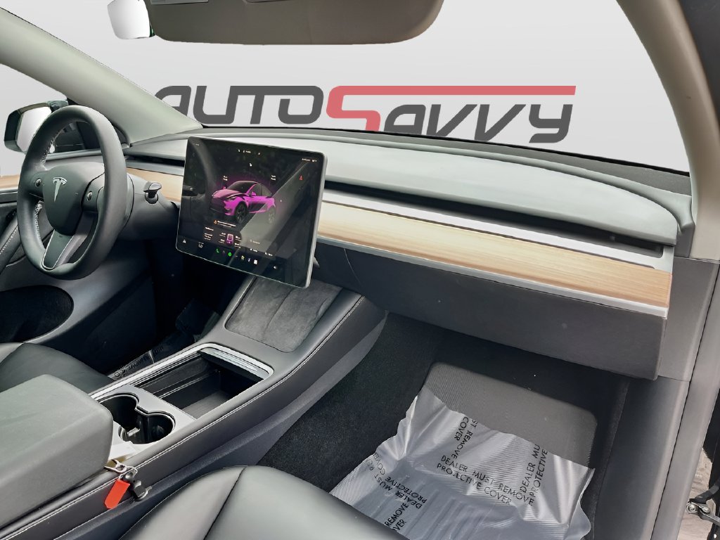2025 Tesla Model Y photo 29 of 32