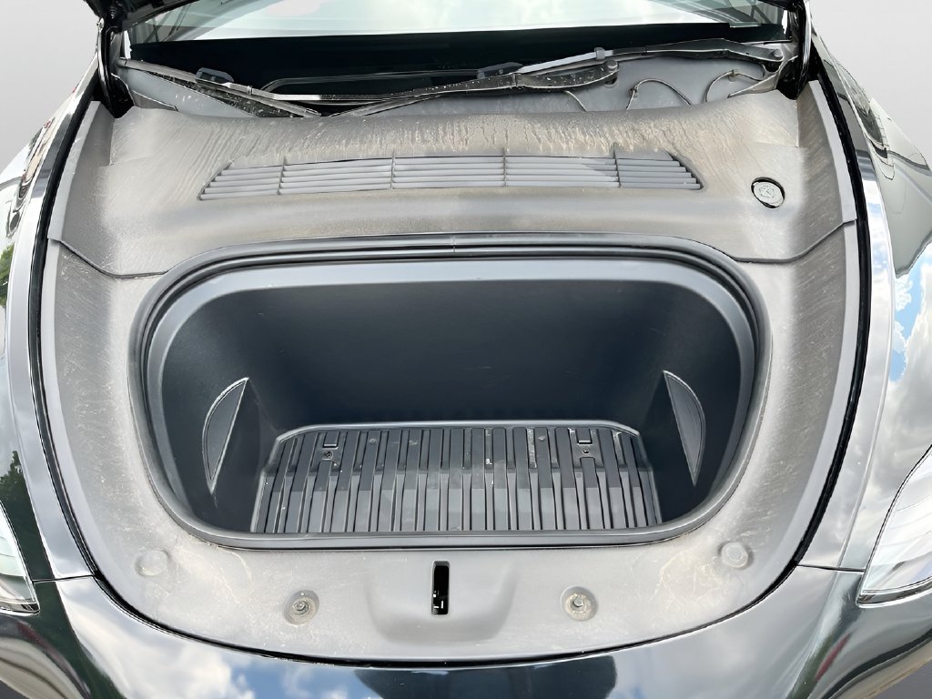 2025 Tesla Model Y photo 30 of 32