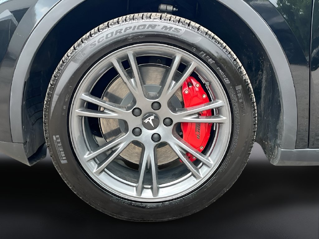 2025 Tesla Model Y photo 31 of 32