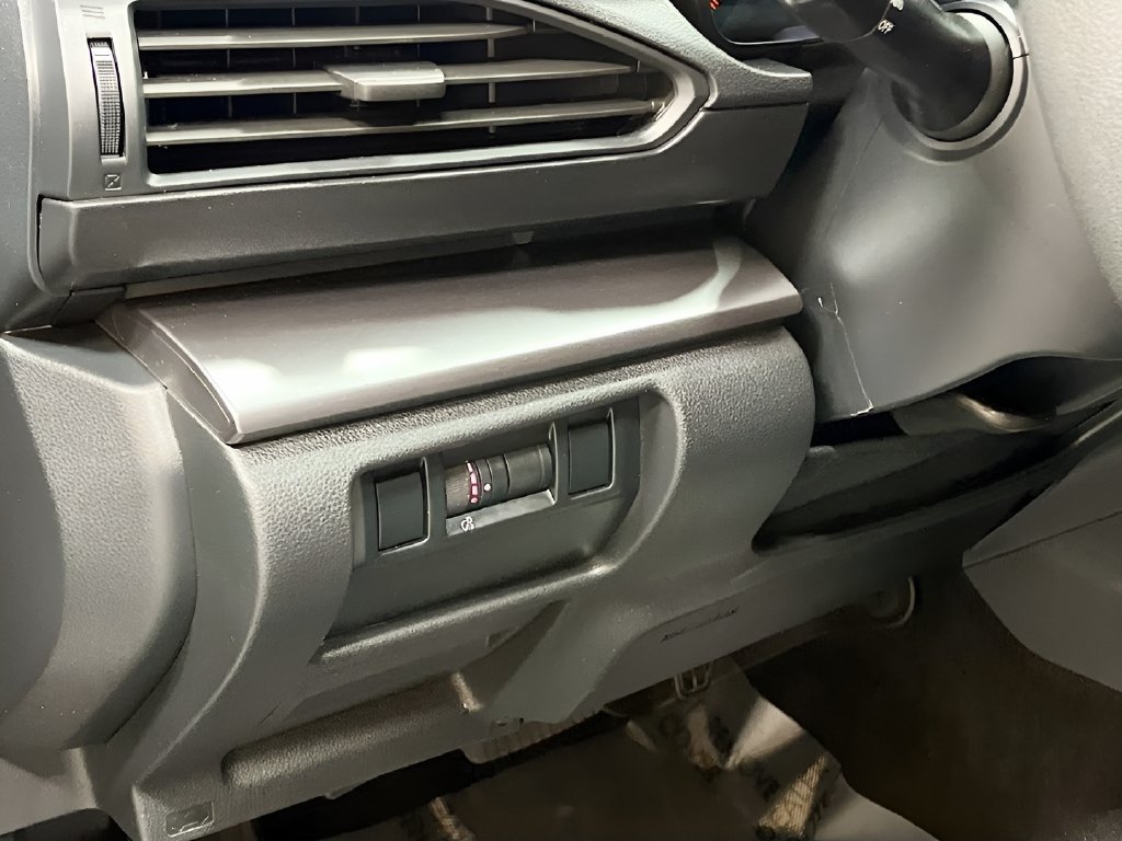 Used 2025 Crystal Black Silica Subaru Base image 10