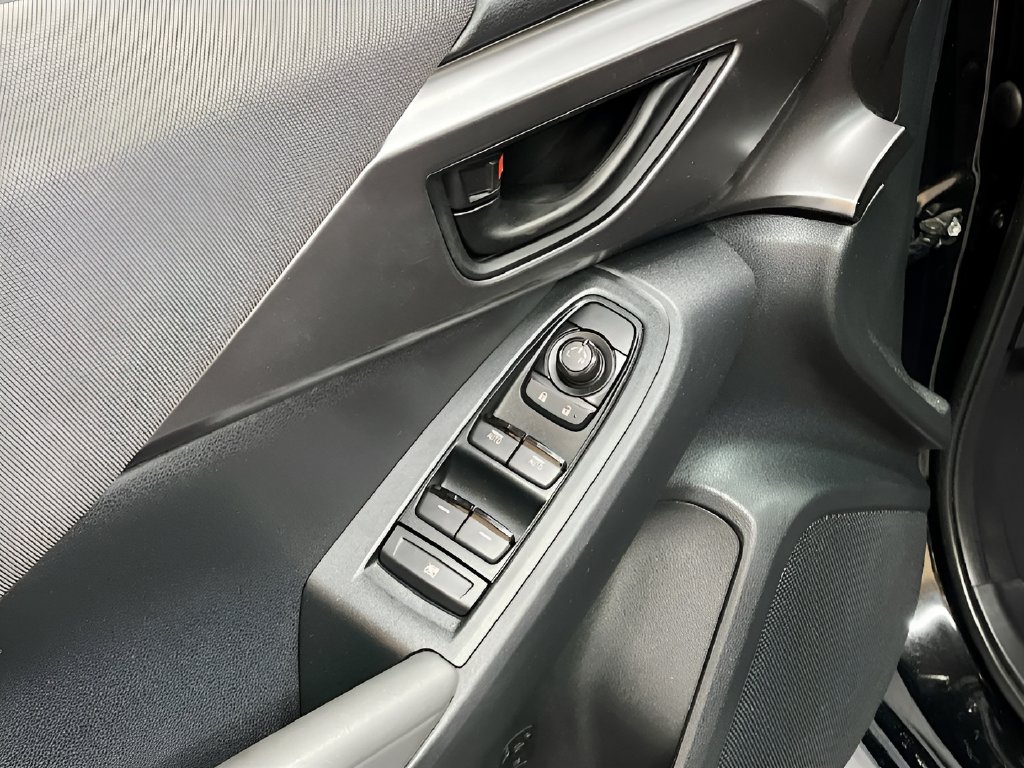Used 2025 Crystal Black Silica Subaru Base image 17