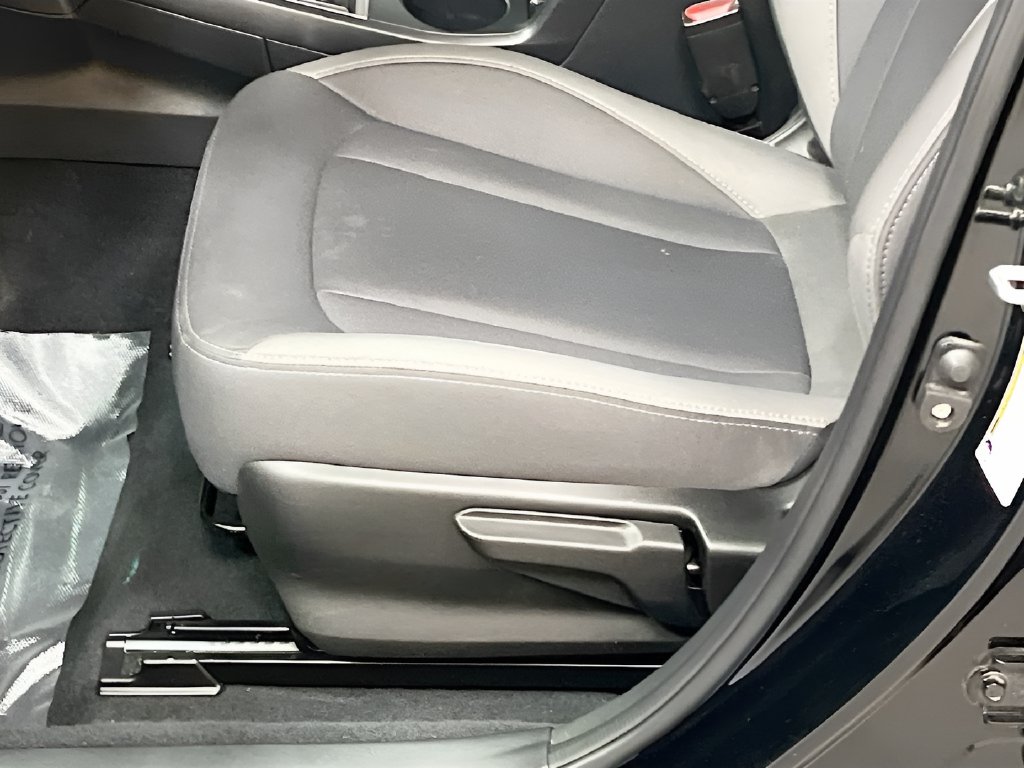Used 2025 Crystal Black Silica Subaru Base image 18