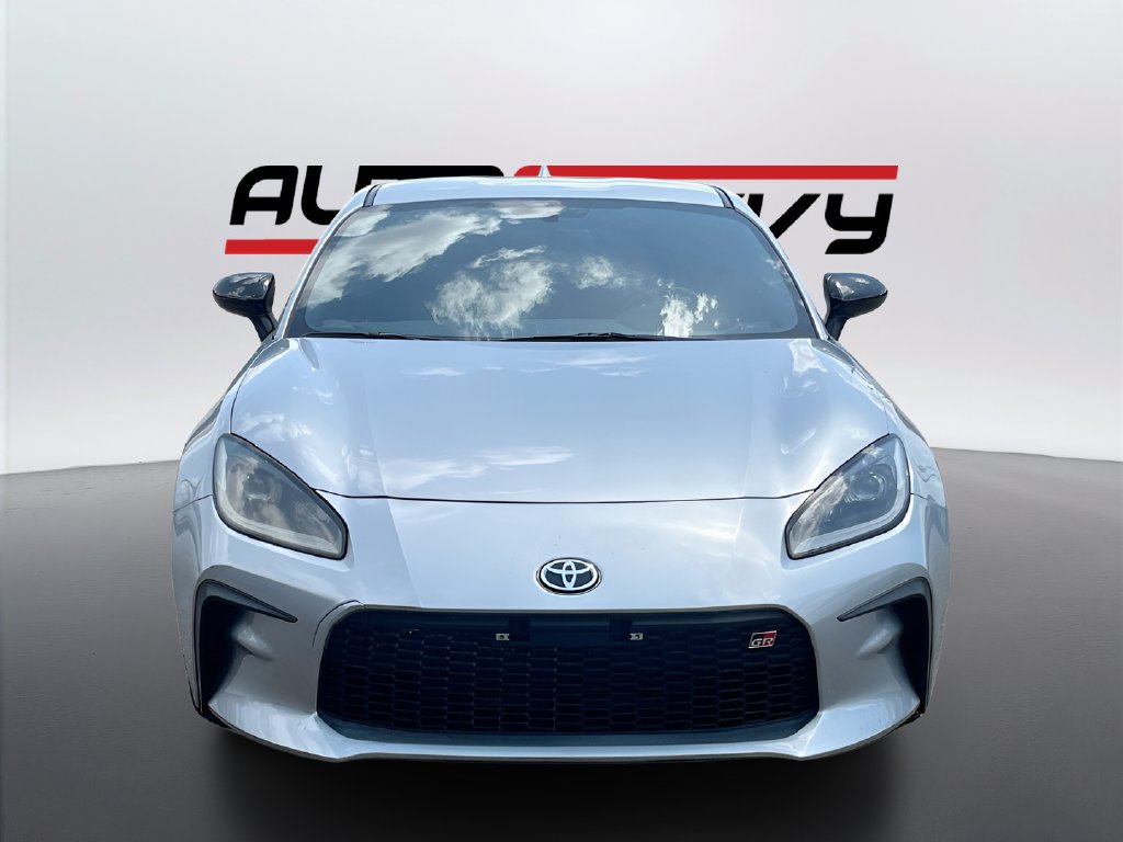 2025 Toyota GR86 photo 2 of 30
