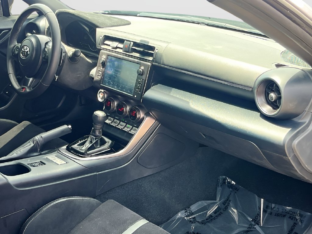 2025 Toyota GR86 photo 27 of 30