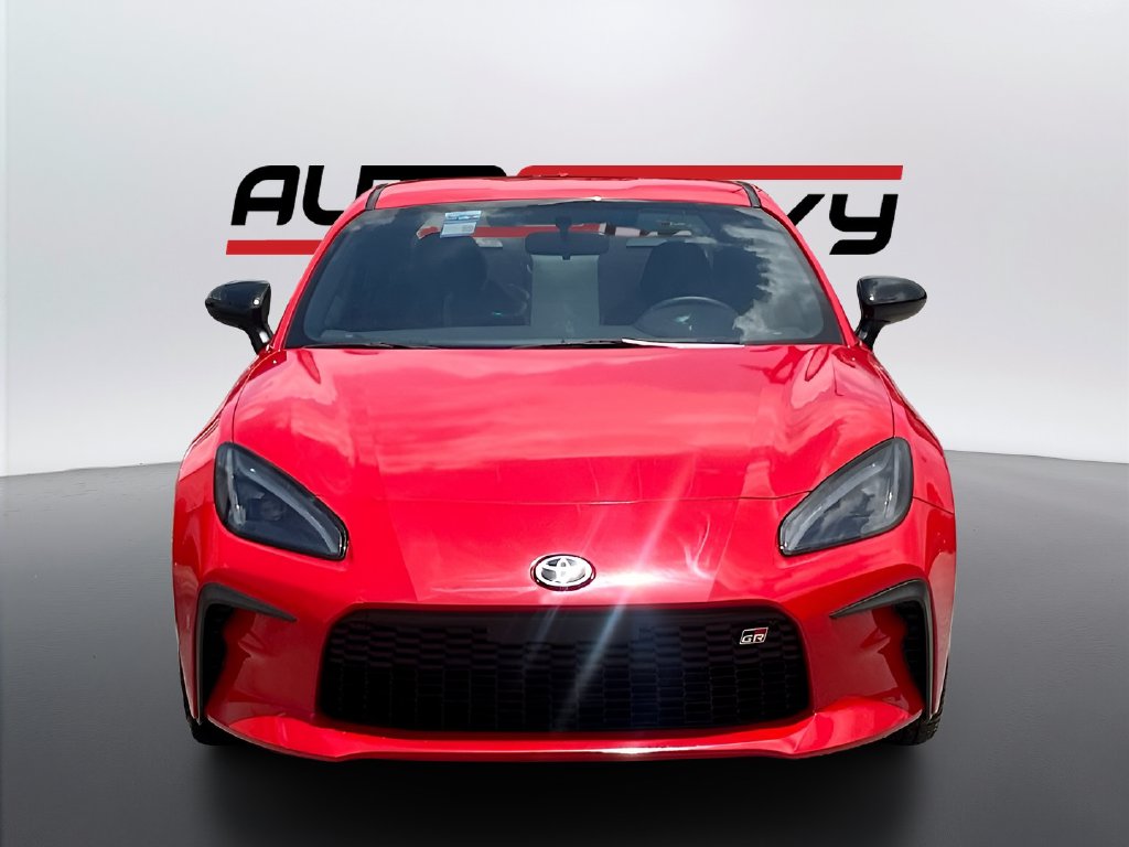 2025 Toyota GR86 photo 2 of 31