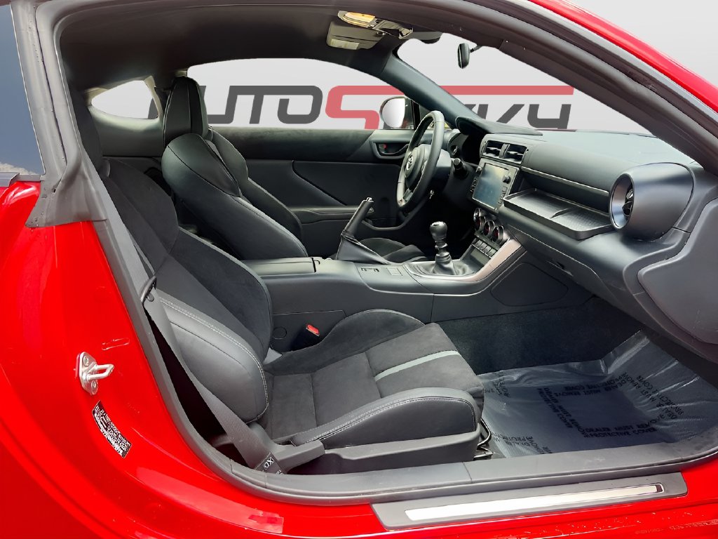 2025 Toyota GR86 photo 27 of 31