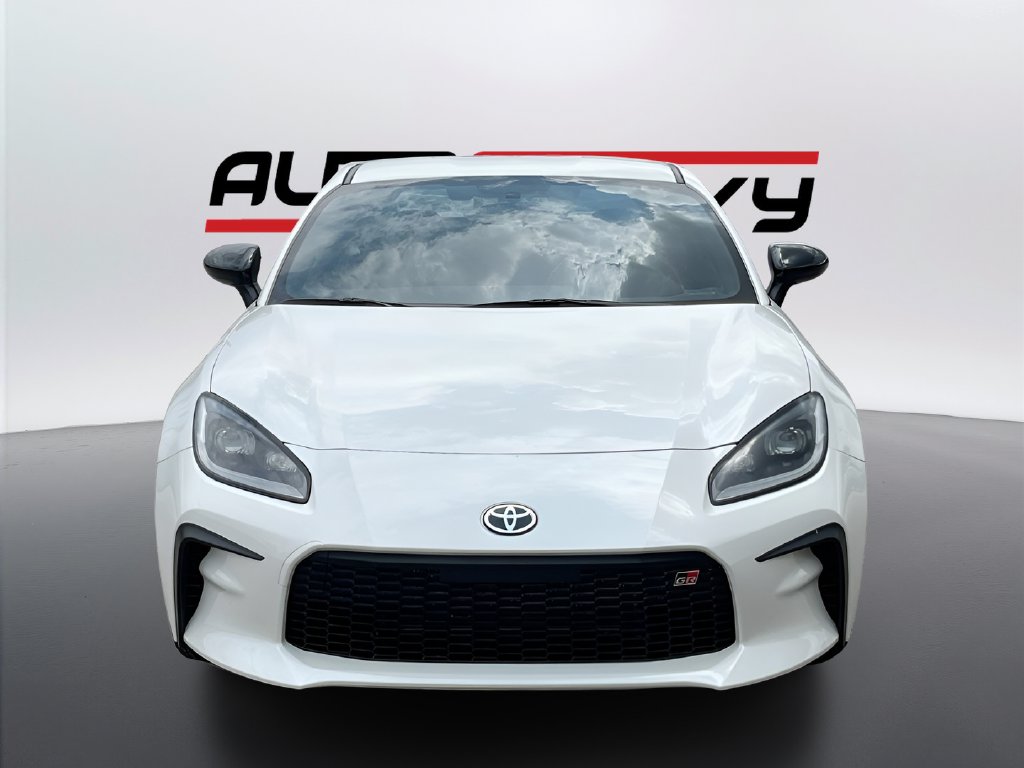 2024 Toyota GR86 photo 2 of 31