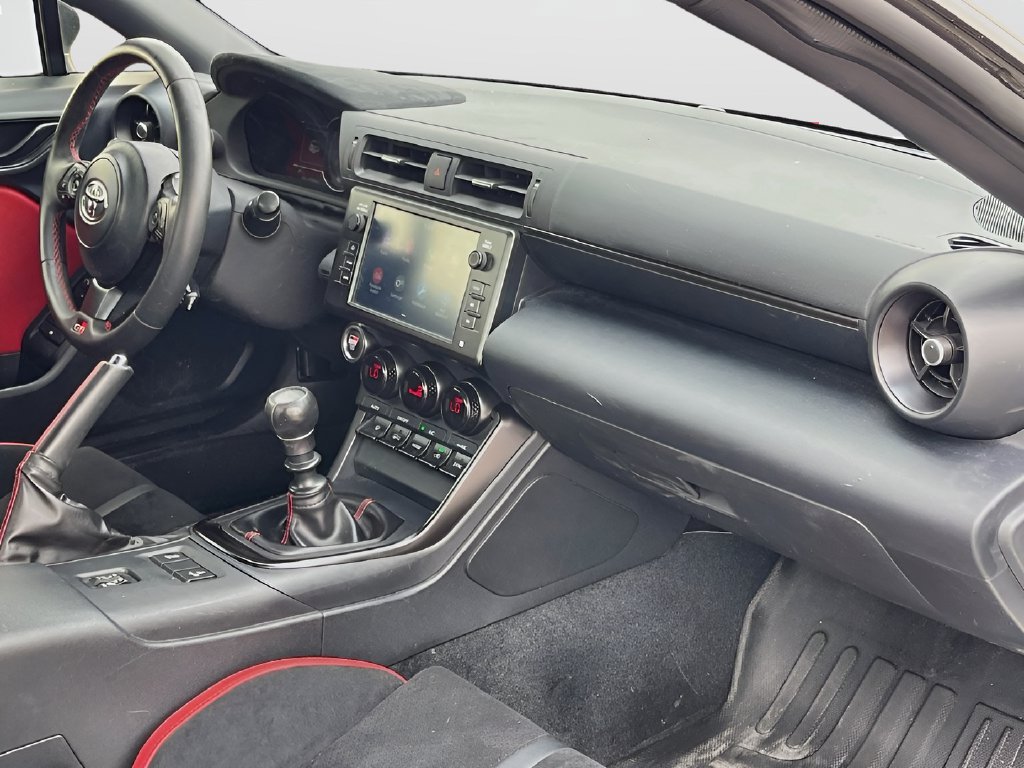 2024 Toyota GR86 photo 27 of 31