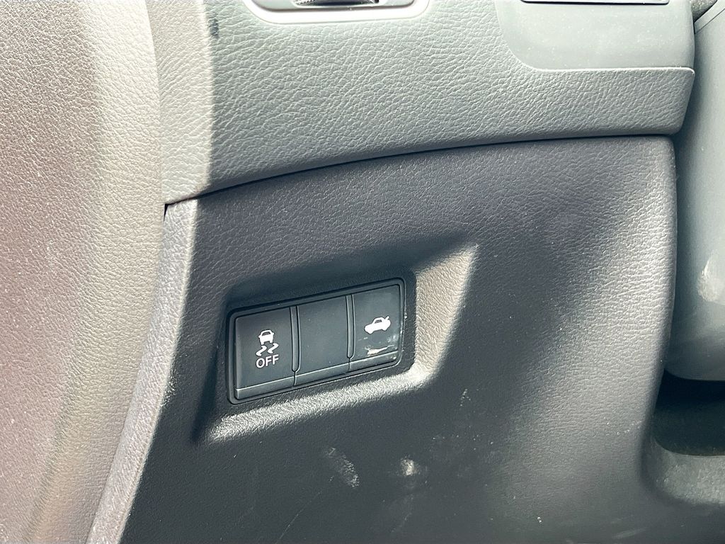 2023 Infiniti Q50 photo 10 of 33