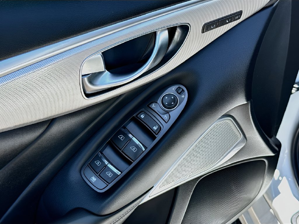 2023 Infiniti Q50 photo 17 of 33