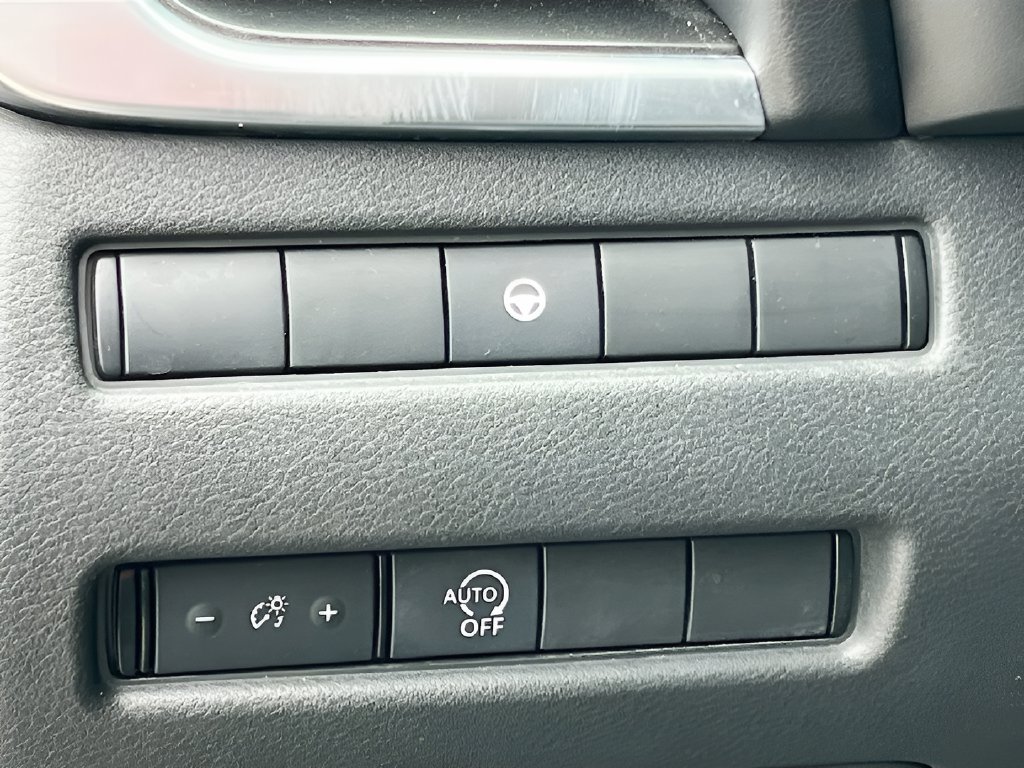 2023 Nissan Rogue photo 10 of 31