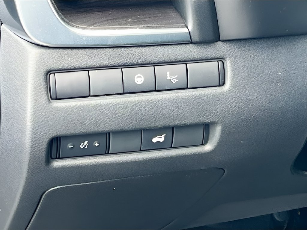 2023 Nissan Rogue photo 10 of 33