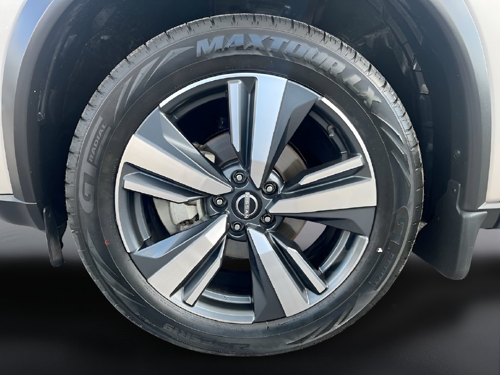 2023 Nissan Rogue photo 32 of 33