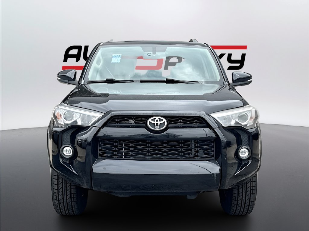 2019 Toyota 4Runner photo 2 of 32