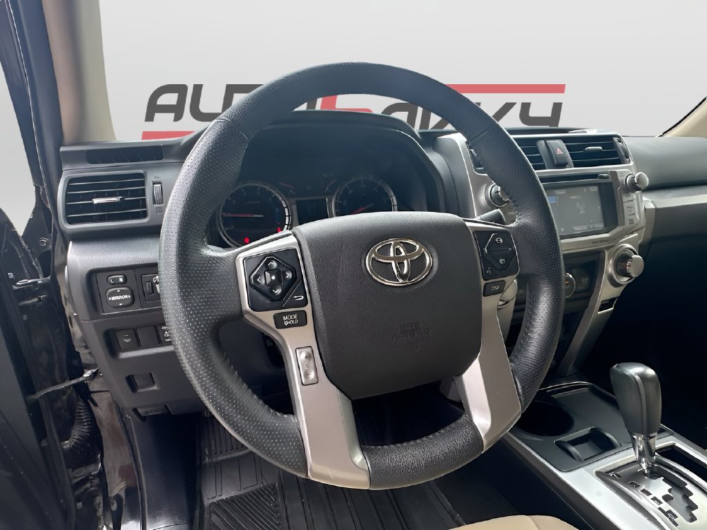 2019 Toyota 4Runner photo 11 of 32