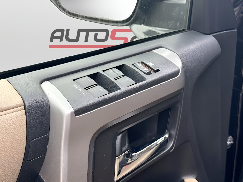 2019 Toyota 4Runner photo 17 of 32