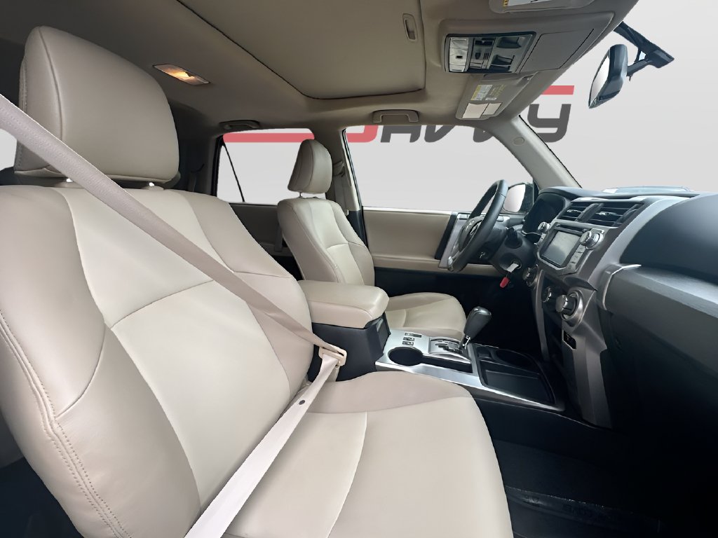 2019 Toyota 4Runner photo 28 of 32