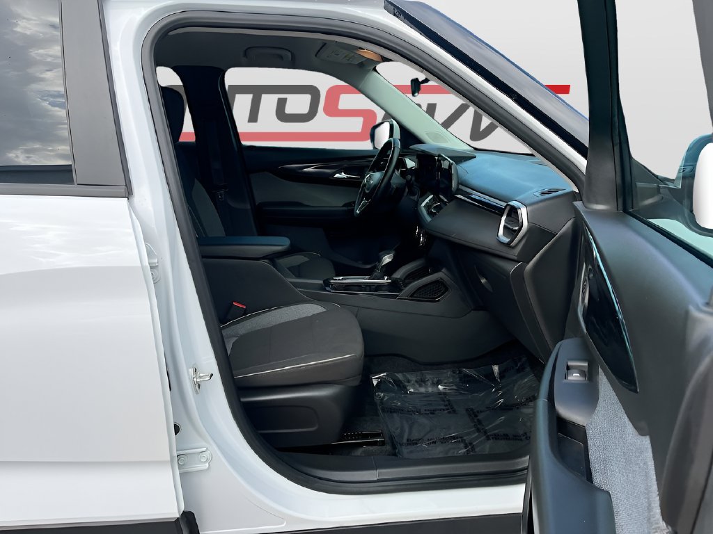 2025 Chevrolet TrailBlazer photo 26 of 30