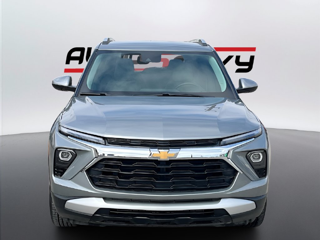 2024 Chevrolet TrailBlazer photo 2 of 30