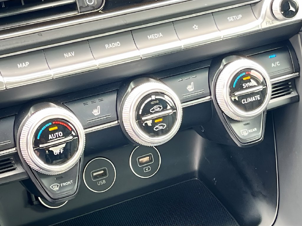 2022 Genesis G70 photo 16 of 32